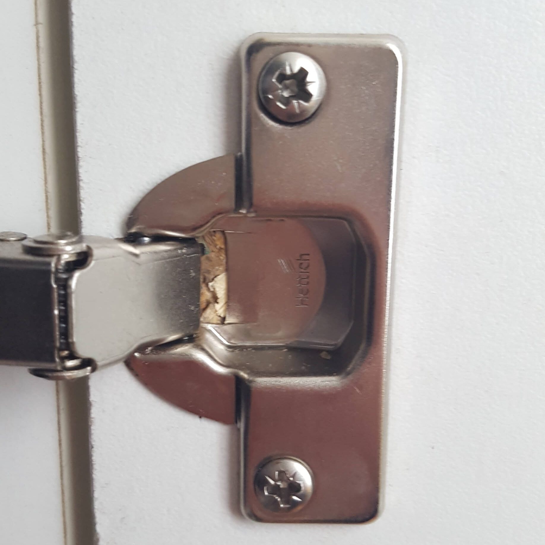 TUTO charnières : comment les poser ?